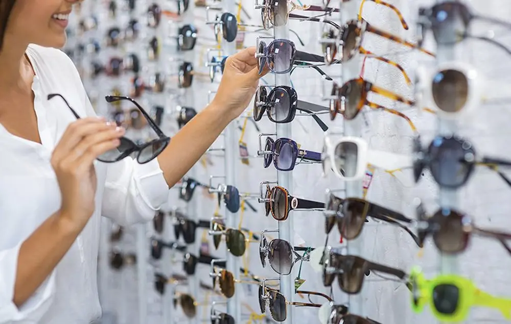 خرید عینک آفتابی اصل از فروشگاه های معتبر