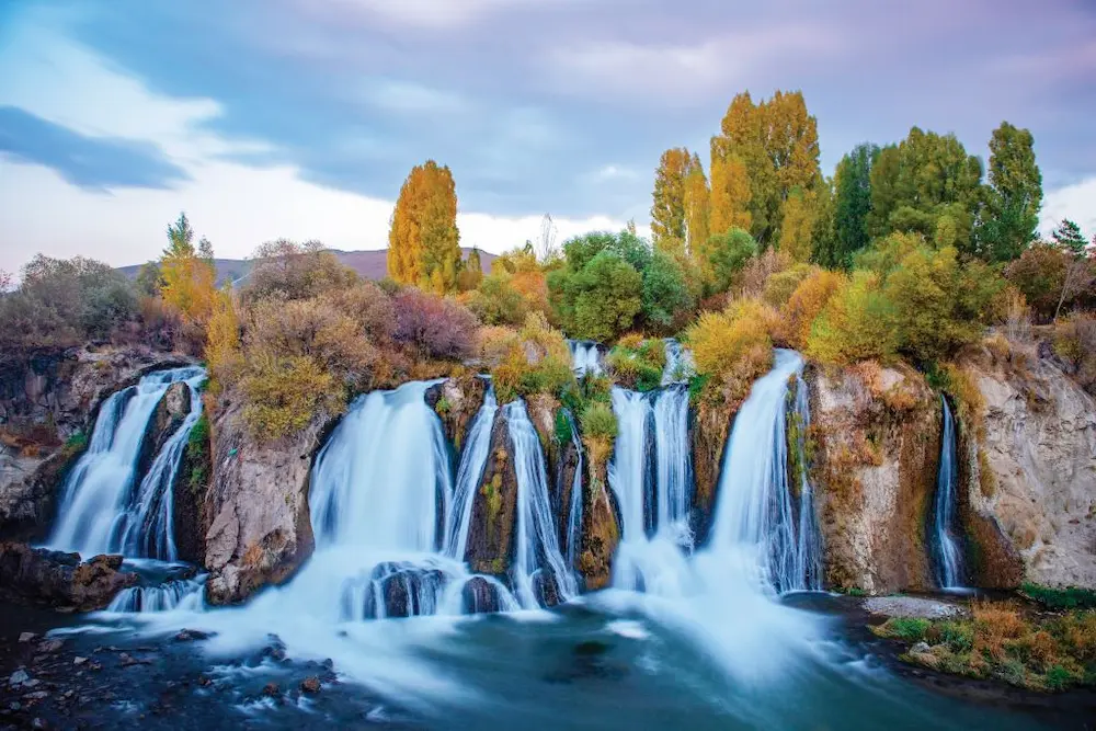 آبشار مرادیه از دیدنی های شهر وان ترکیه