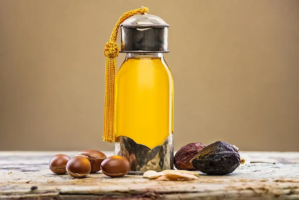 روغن آرگان اصل با رنگ کهربایی روشن