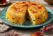 ته‌چین مرغ (کیک برنجی زعفرانی)؛ راهنمای کامل پخت و رازهای یک غذای مجلسی